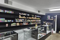 285 S Monmouth Avenue photo 4