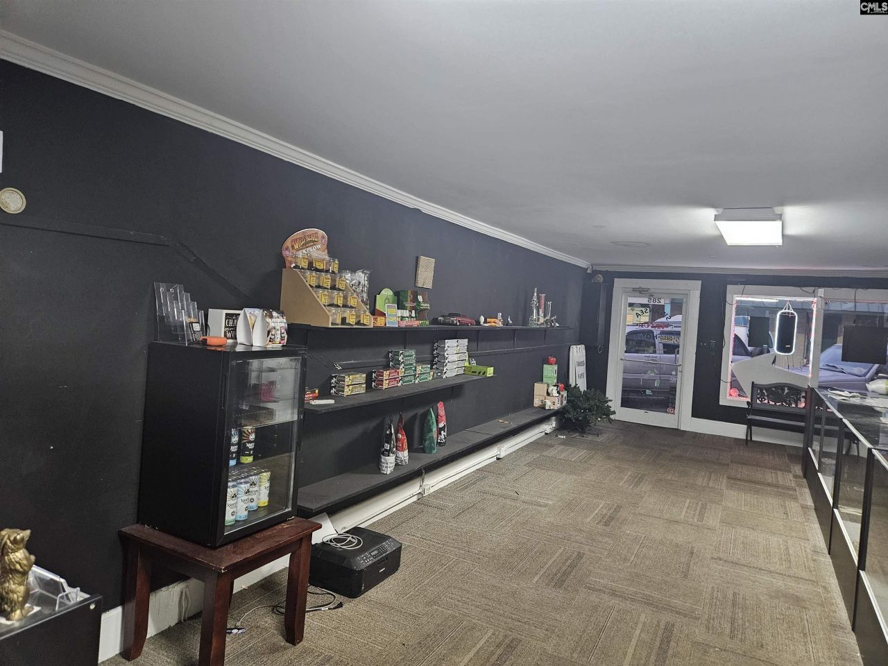 285 S Monmouth Avenue Photo 4