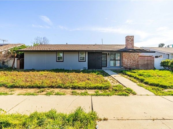 7702 De Soto, Canoga Park, CA 91304