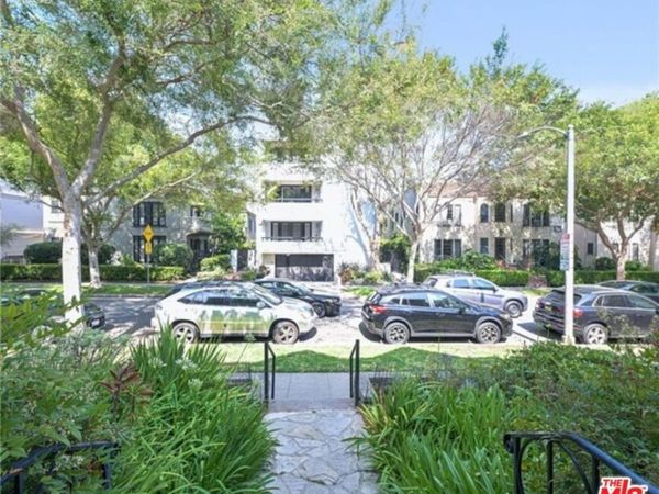 149 S Crescent Drive, Unit D, Beverly Hills, CA 90212