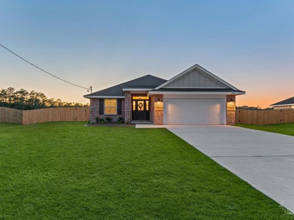 7961 Twin Lake Dr, Milton, FL 32583