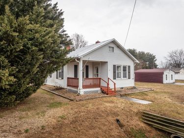 802 CHERRY AVE, GROTTOES, VA 24441