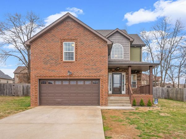 956 Harding Dr, Clarksville, TN 37042