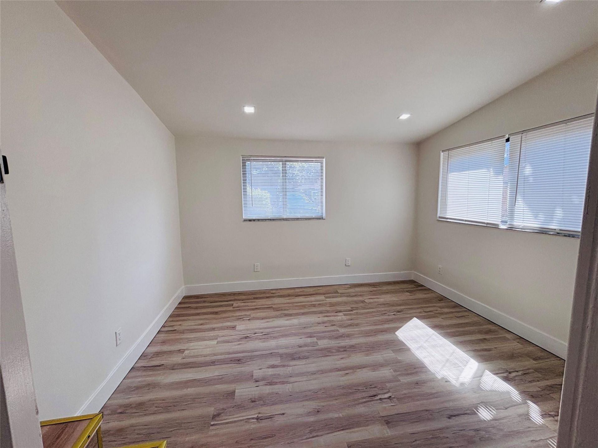 105 NW 28th Way, Fort Lauderdale, FL 33311 Photo