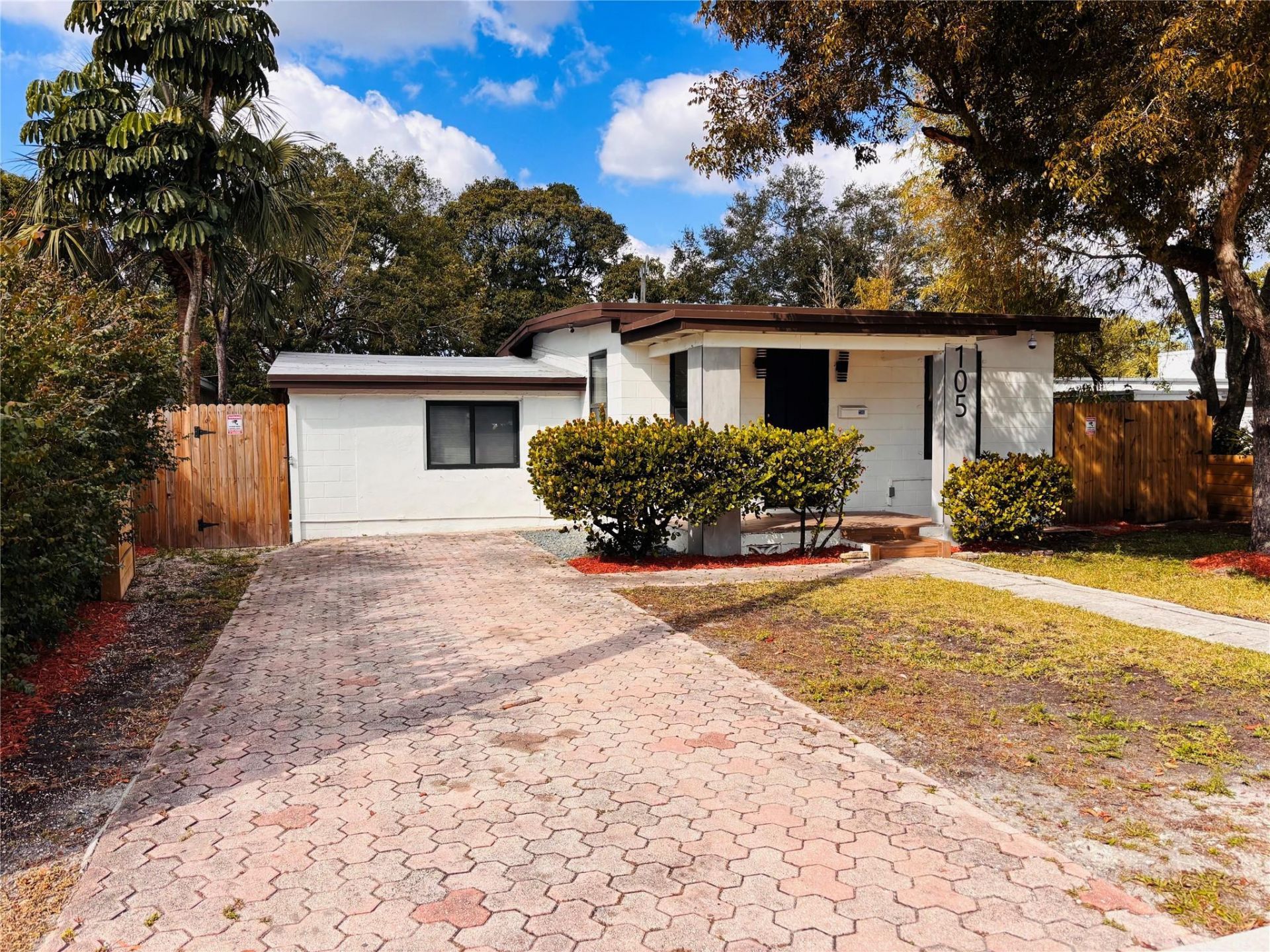 105 NW 28th Way, Fort Lauderdale, FL 33311 Photo