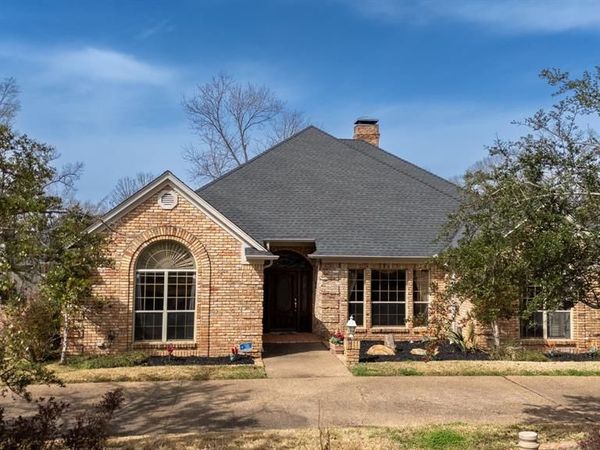 6609 Hollytree Circle, Tyler, TX 75703