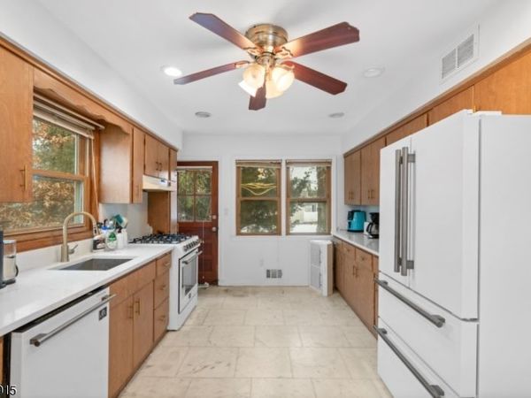 14 Andrew Ct, Bloomfield, NJ 07003