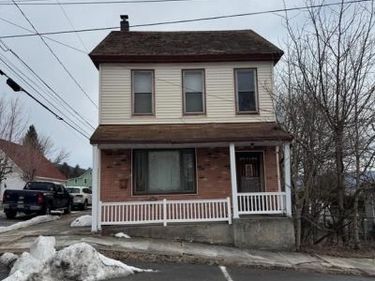 2 E COLLIERY AVENUE, TOWER CITY, PA 17980