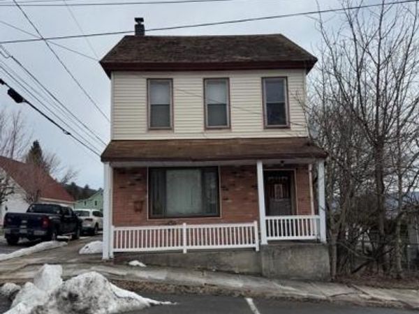 2 E COLLIERY AVENUE, TOWER CITY, PA 17980