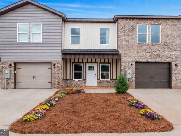 302 Beau Claire Circle, Byron, GA 31008