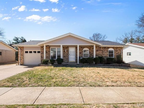 1418 Bradington Drive, Fenton, MO 63026