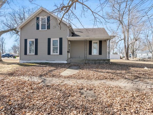 301 N 2nd Avenue , Chenoa, IL 61726