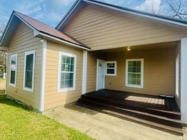 202 College Street, York, AL 36925