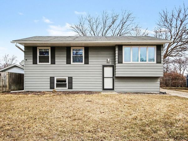 3238 W 74th Place, Merrillville, IN 46410