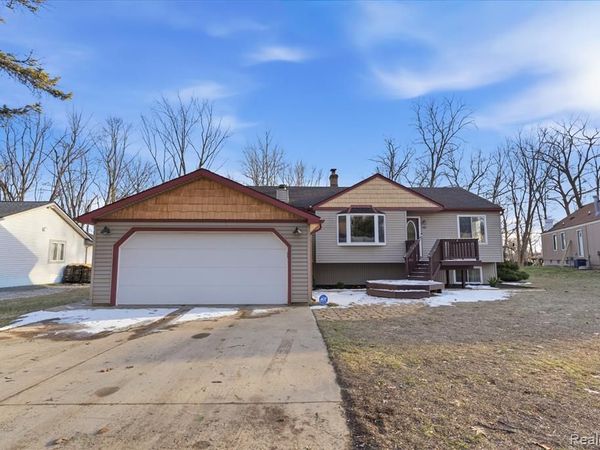 4051 Lake Front Street, Waterford Twp, MI 48328