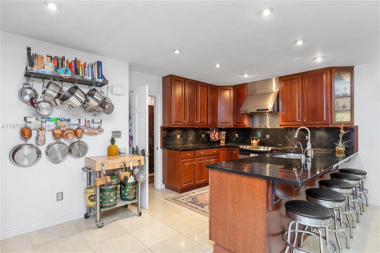 7010 SW 148th Ter , Palmetto Bay, FL 33158 Photo