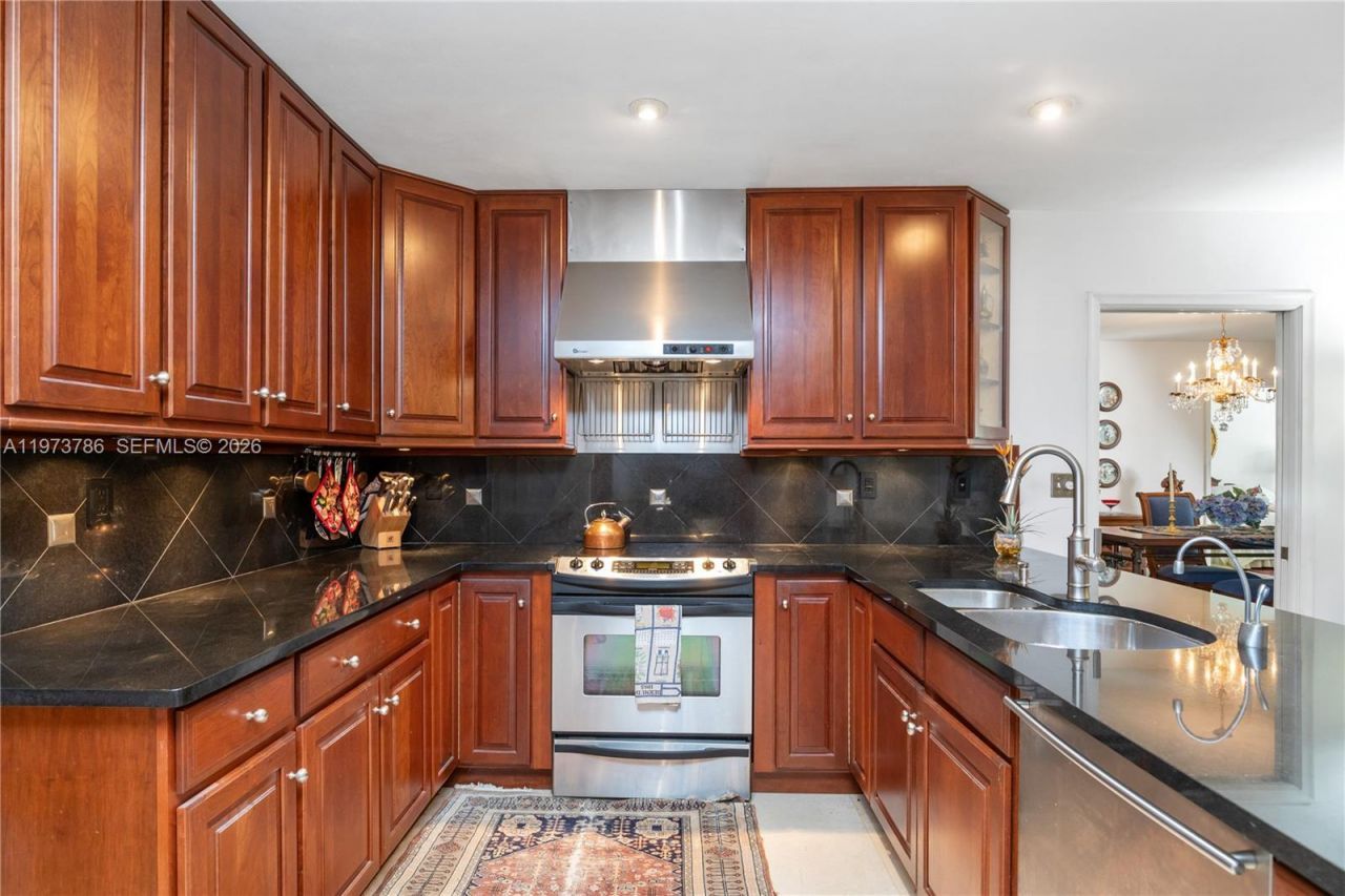 7010 SW 148th Ter , Palmetto Bay, FL 33158 Photo