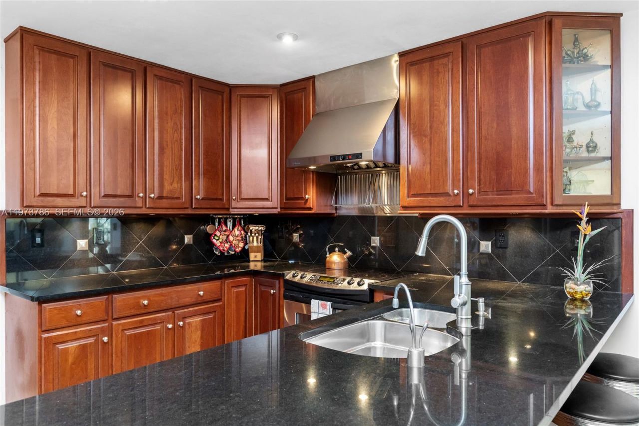 7010 SW 148th Ter , Palmetto Bay, FL 33158 Photo