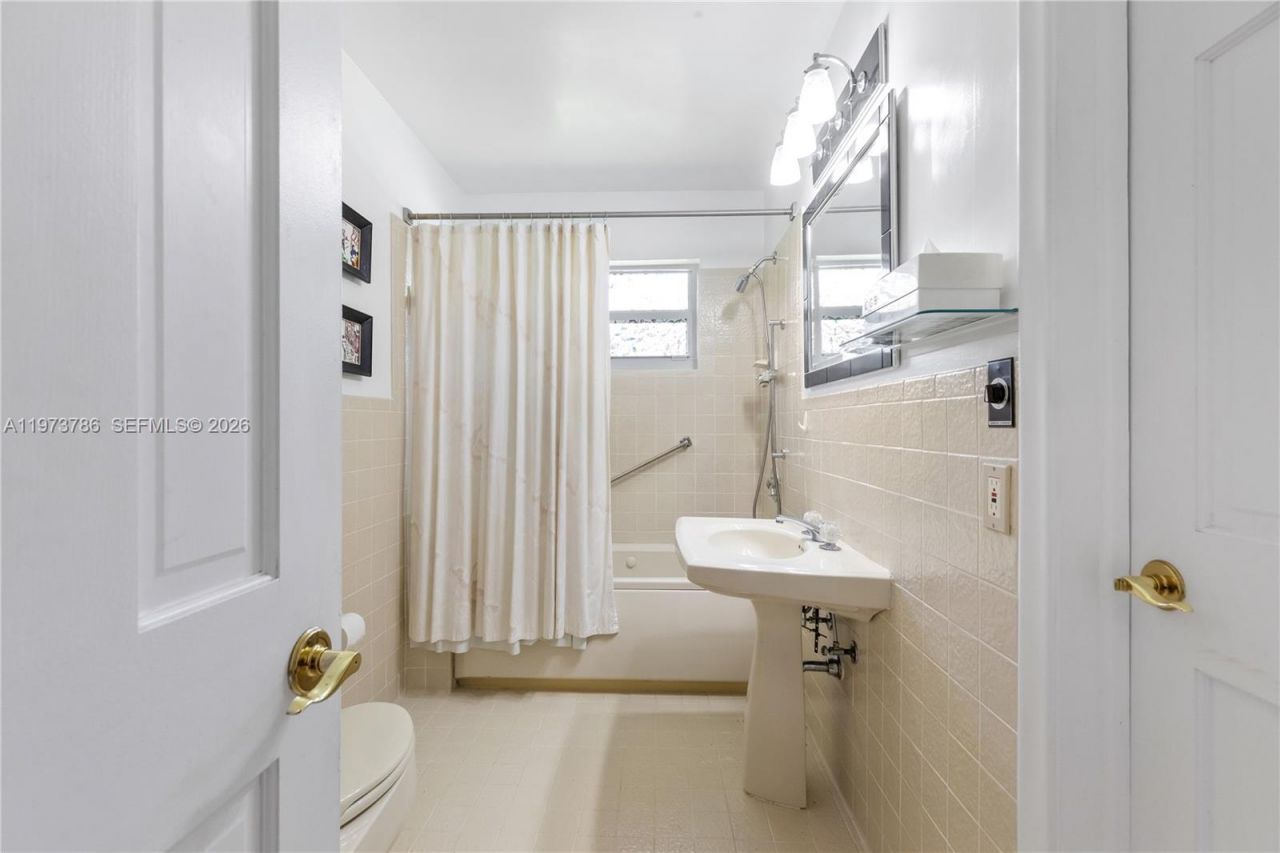 7010 SW 148th Ter , Palmetto Bay, FL 33158 Photo