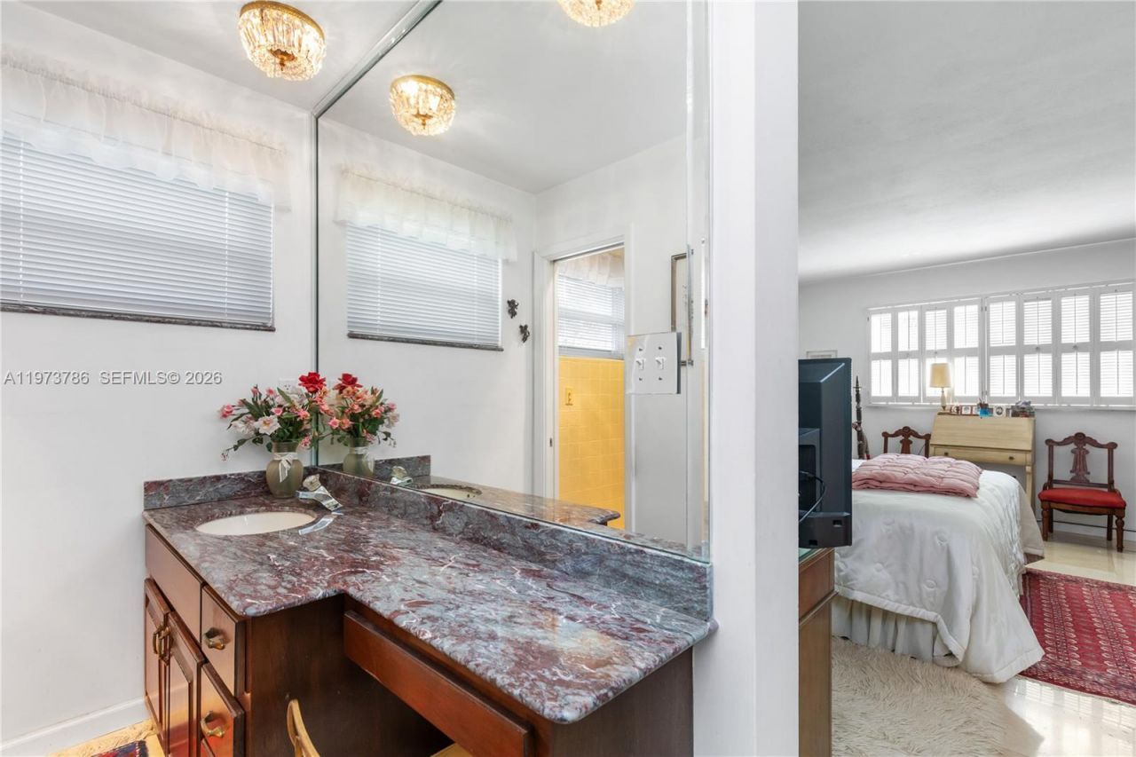 7010 SW 148th Ter , Palmetto Bay, FL 33158 Photo