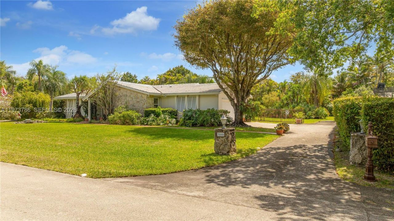 7010 SW 148th Ter , Palmetto Bay, FL 33158 Photo
