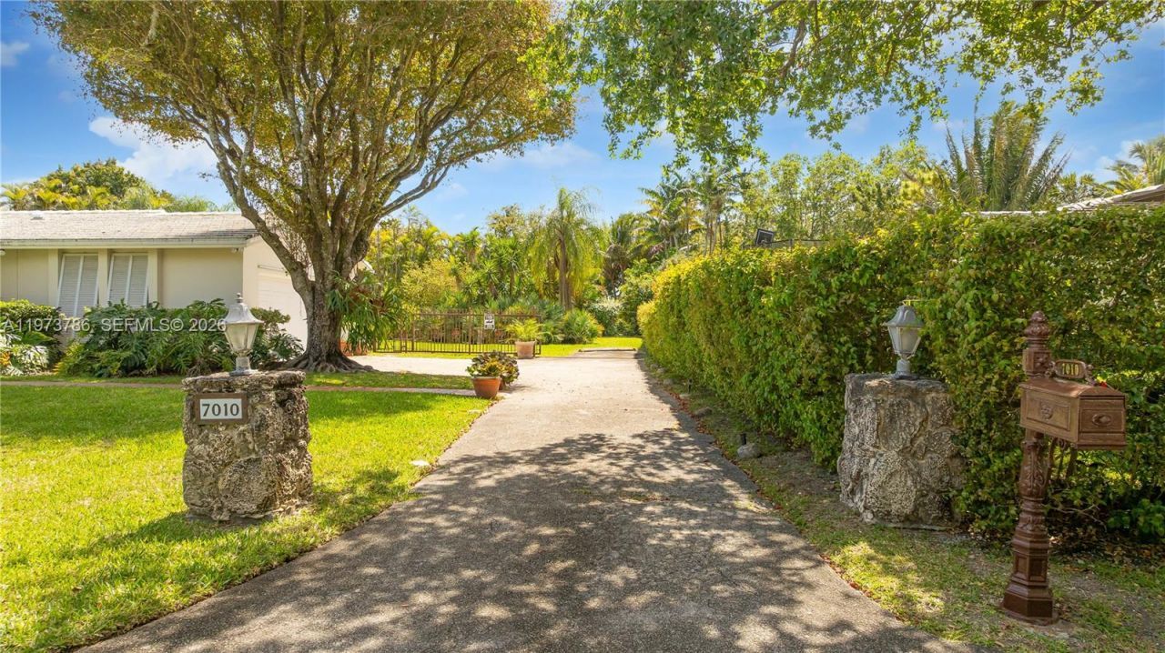 7010 SW 148th Ter , Palmetto Bay, FL 33158 Photo