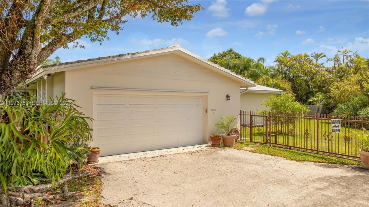 7010 SW 148th Ter , Palmetto Bay, FL 33158 Photo