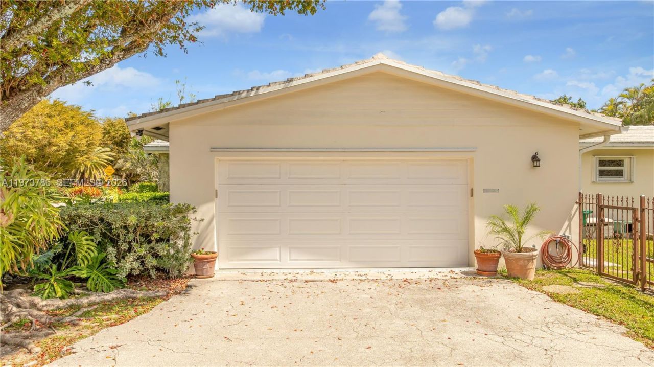 7010 SW 148th Ter , Palmetto Bay, FL 33158 Photo