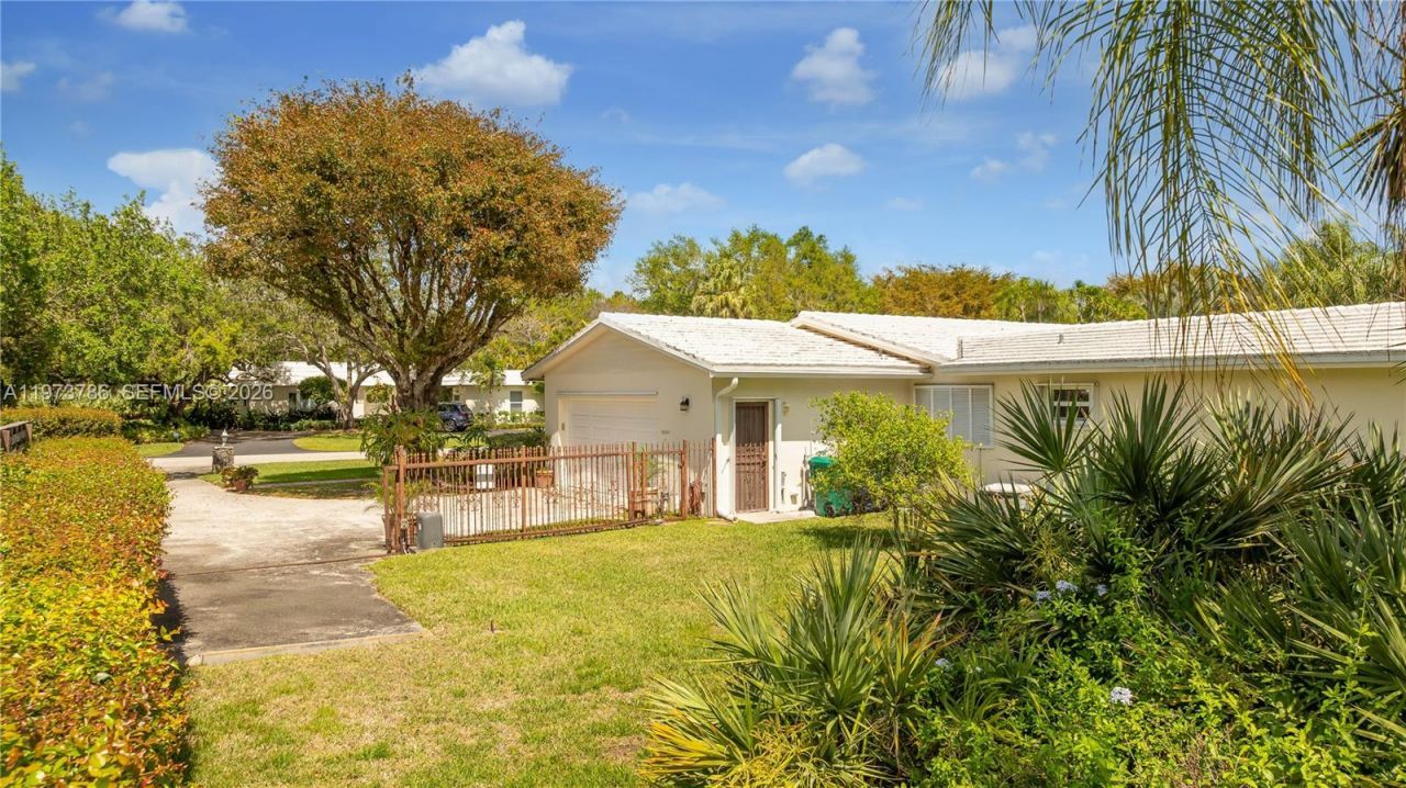 7010 SW 148th Ter , Palmetto Bay, FL 33158 Photo