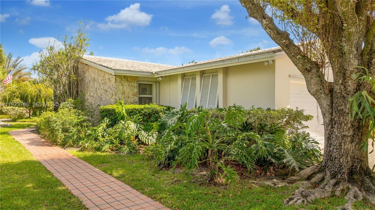 7010 SW 148th Ter , Palmetto Bay, FL 33158 Photo