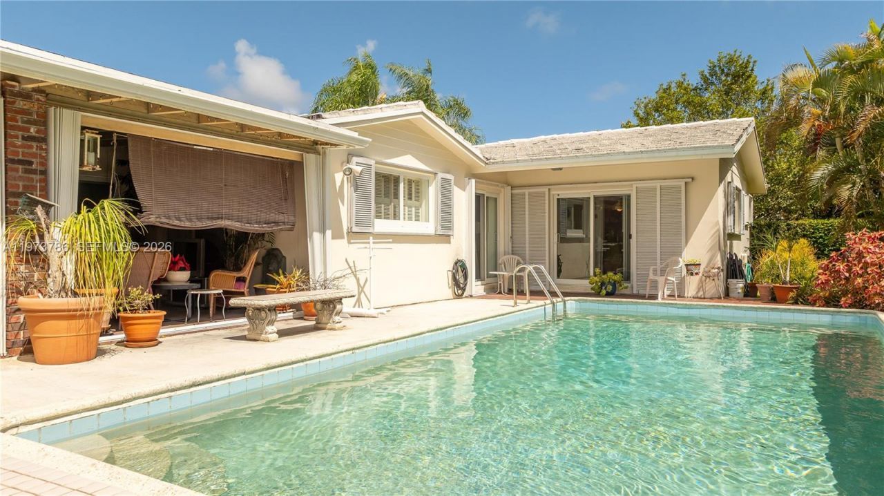 7010 SW 148th Ter , Palmetto Bay, FL 33158 Photo