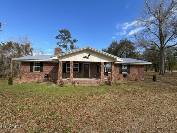 2112 Inwood Road , Grand Ridge, FL 32442