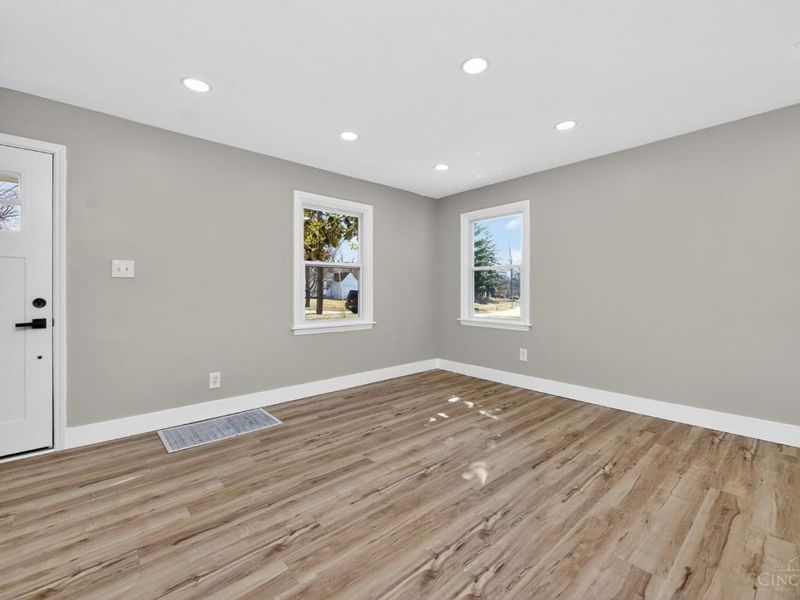 48 Damon Road, Greenhills, OH 45218 Photo 10