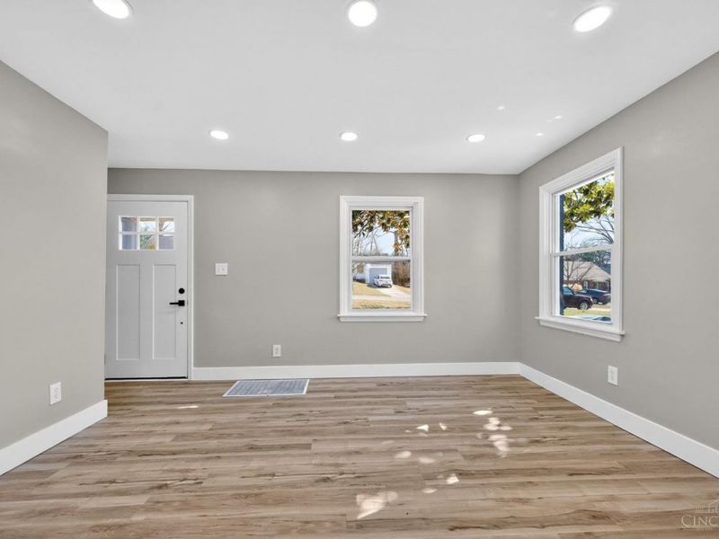 48 Damon Road, Greenhills, OH 45218 Photo 11