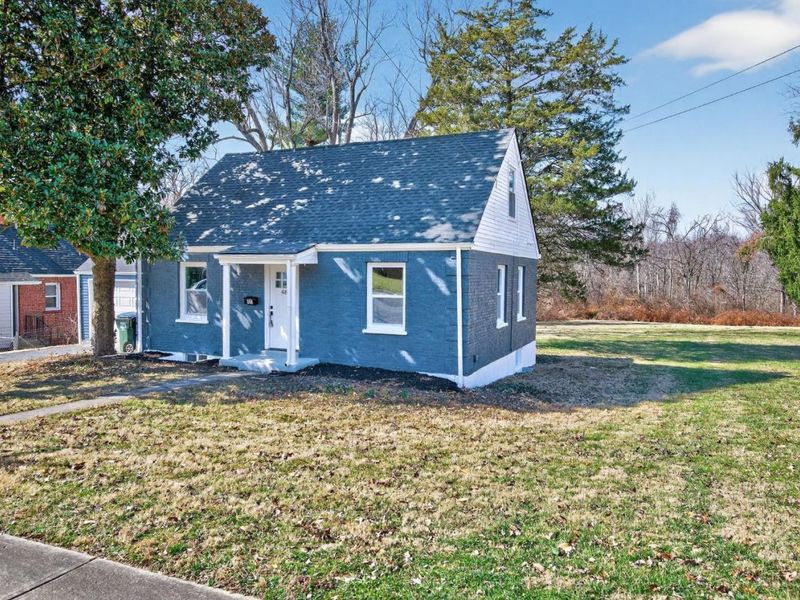 48 Damon Road, Greenhills, OH 45218 Photo 2