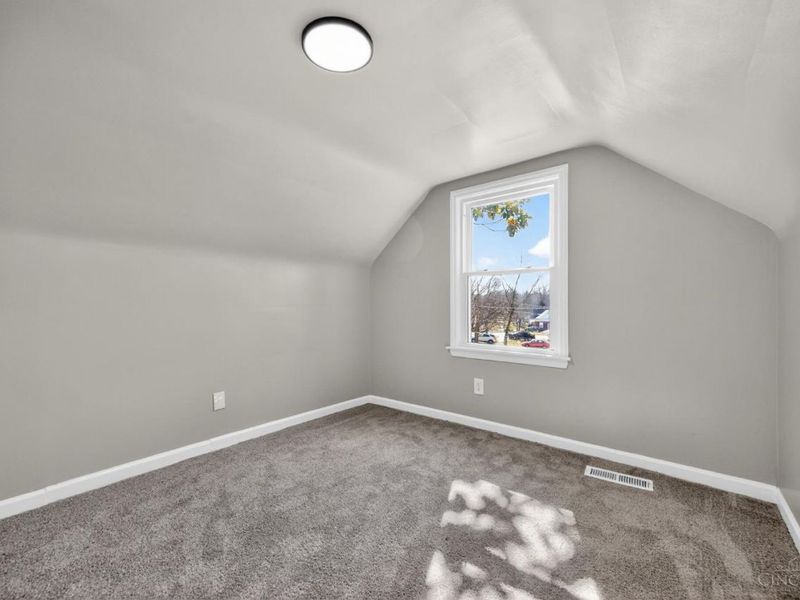 48 Damon Road, Greenhills, OH 45218 Photo 35