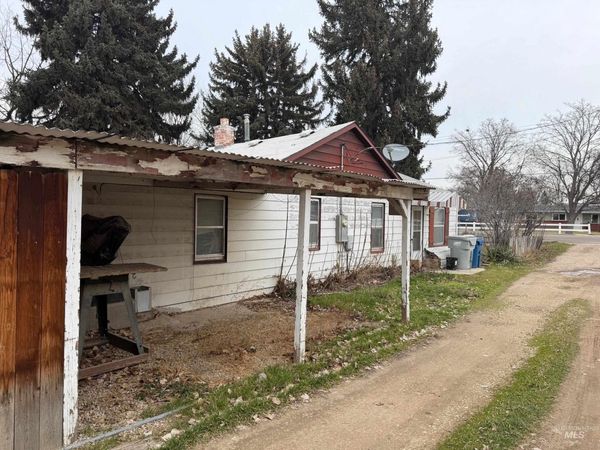 1319 W Flamingo Ave, Nampa, ID 83651