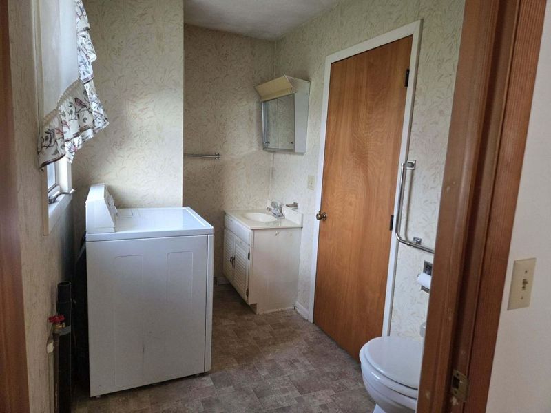 107 E North Street, Hebron, OH 43025 Photo 10