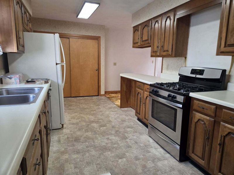 107 E North Street, Hebron, OH 43025 Photo 2