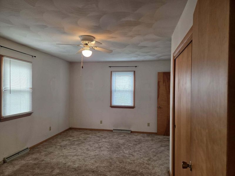 107 E North Street, Hebron, OH 43025 Photo 4