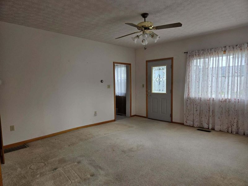 107 E North Street, Hebron, OH 43025 Photo 7