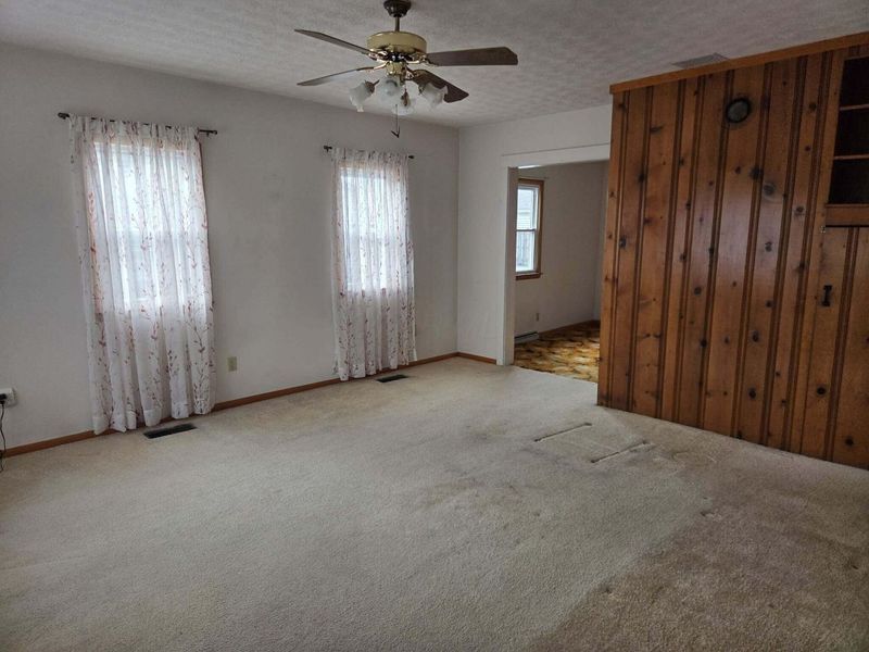 107 E North Street, Hebron, OH 43025 Photo 8