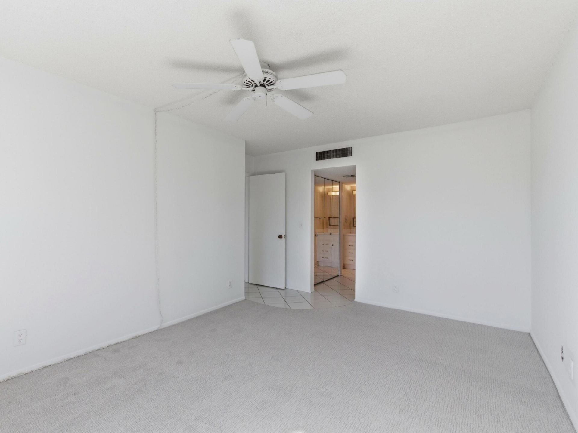 2580 Boundbrook Boulevard, Unit 202, Palm Springs, FL 33406 Photo