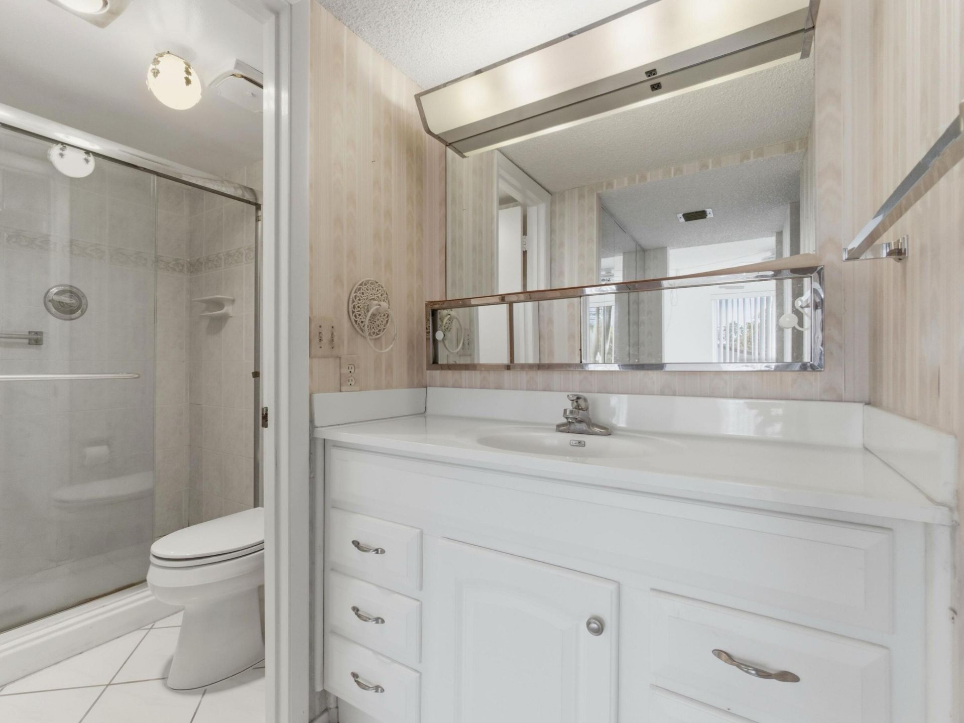 2580 Boundbrook Boulevard, Unit 202, Palm Springs, FL 33406 Photo