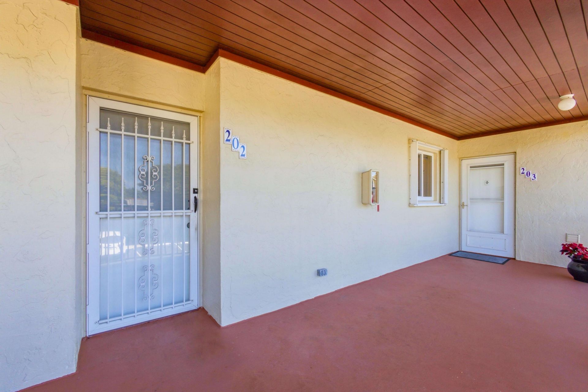 2580 Boundbrook Boulevard, Unit 202, Palm Springs, FL 33406 Photo
