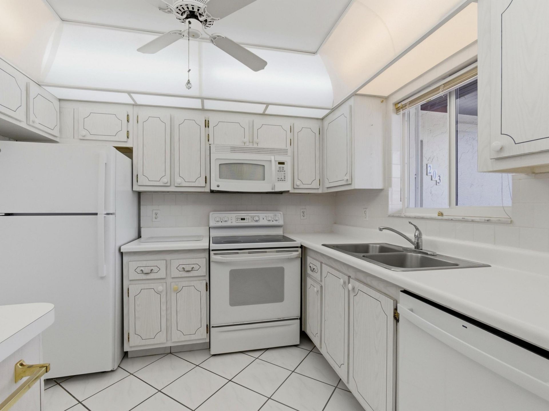 2580 Boundbrook Boulevard, Unit 202, Palm Springs, FL 33406 Photo