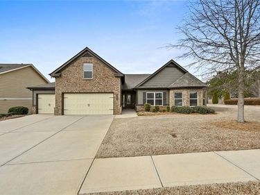 5763 Shore Isle Court, Flowery Branch, GA 30542