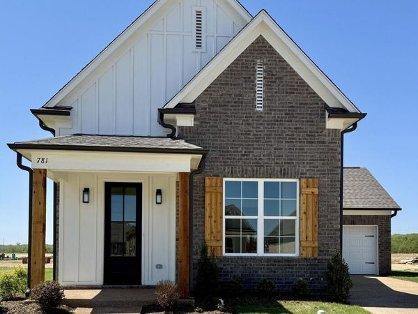 902 Coahoma Court, Nesbit, MS 38651