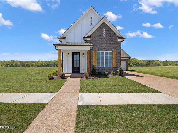 902 Coahoma Court, Nesbit, MS 38651