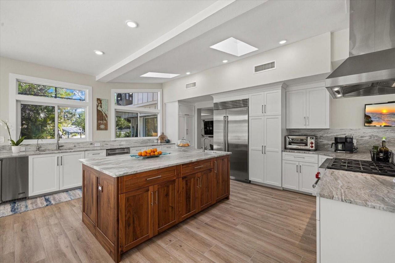 5045 Oxford Drive, Sarasota, FL 34242 Photo